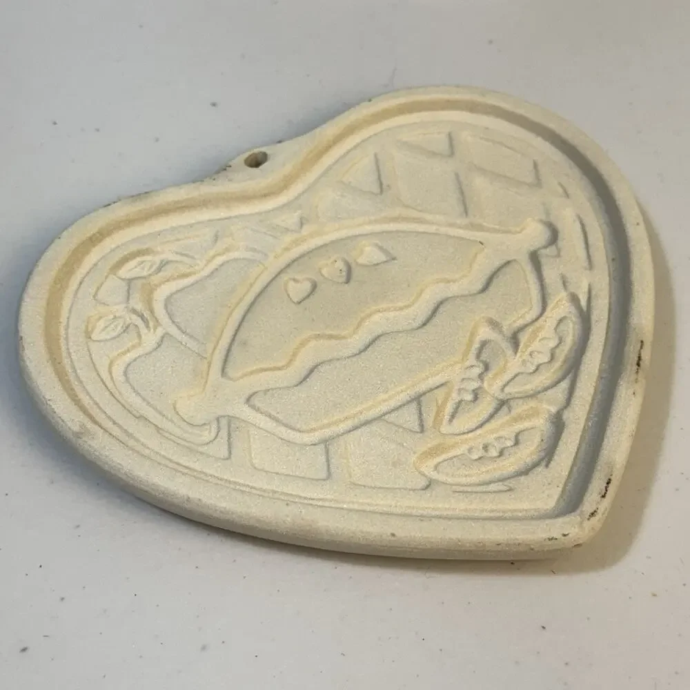 Pampered Chef Stoneware WELCOME HOME Heart Clay Pie Cookie Mold Press Design VTG